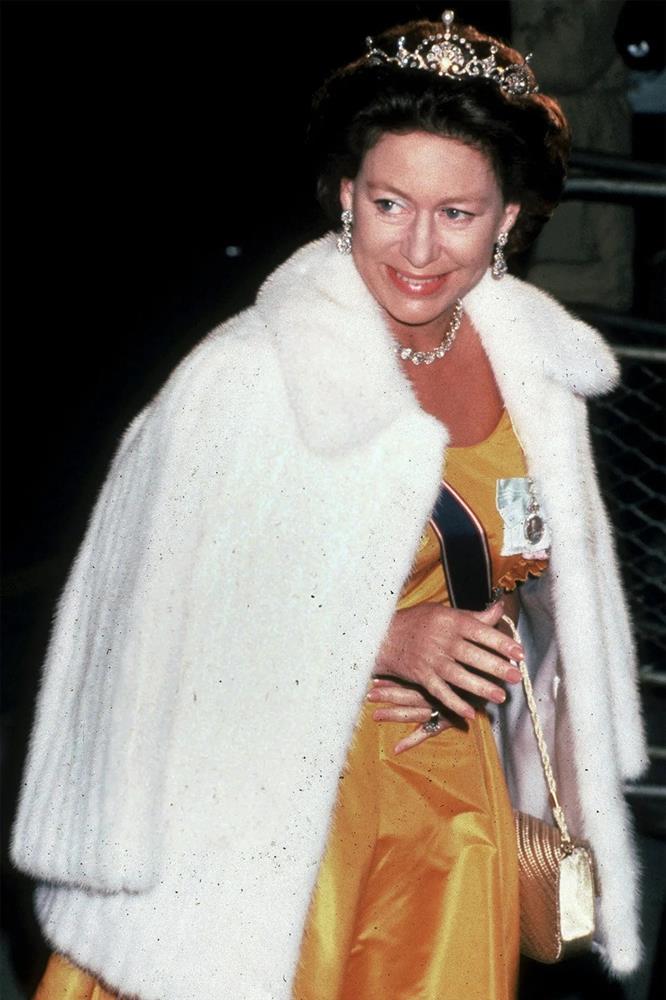 Hơn 1 thập kỷ làm dâu hoàng gia, Công nương Kate chỉ đội 4 chiếc vương miện-6