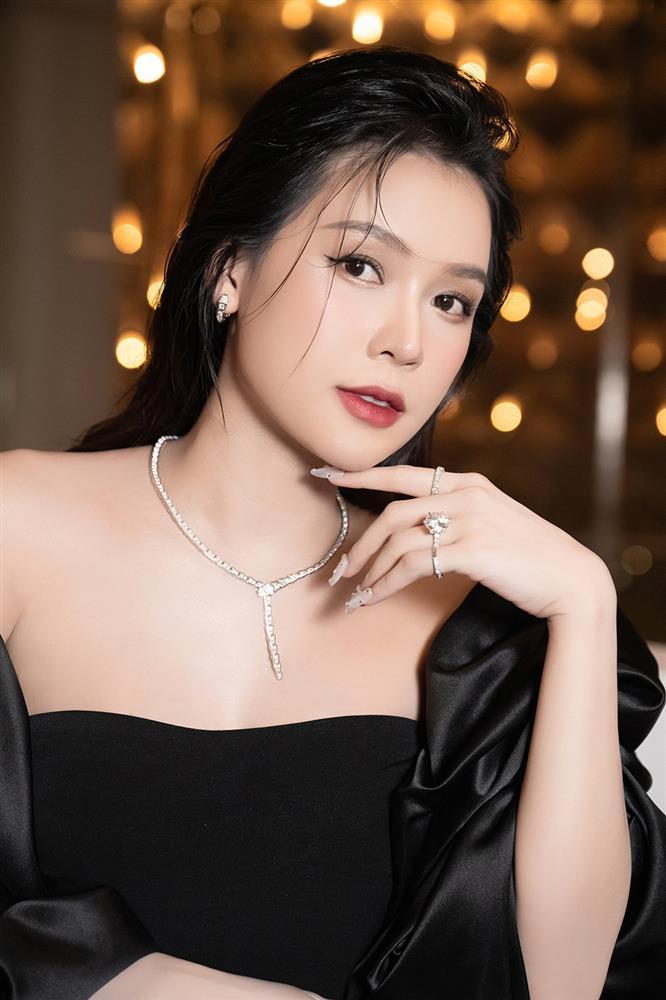 Mang bầu đến tháng thứ 5, Sam vẫn cực xinh đẹp khi dự sự kiện-5