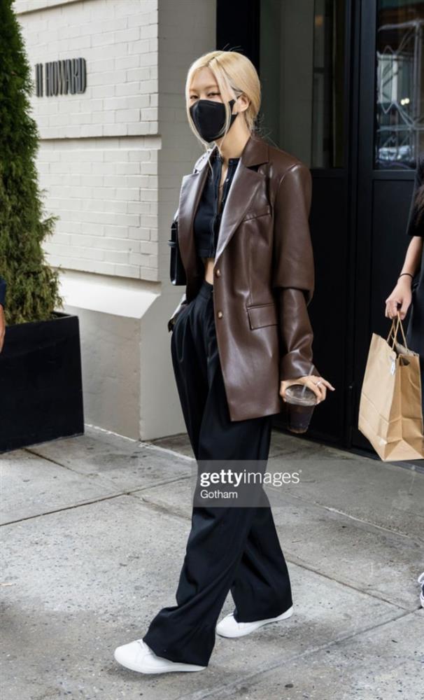 Mê cách Rosé diện quần vải ống rộng vào mùa đông: Cùng 1 kiểu nhưng biến hóa đa dạng-2