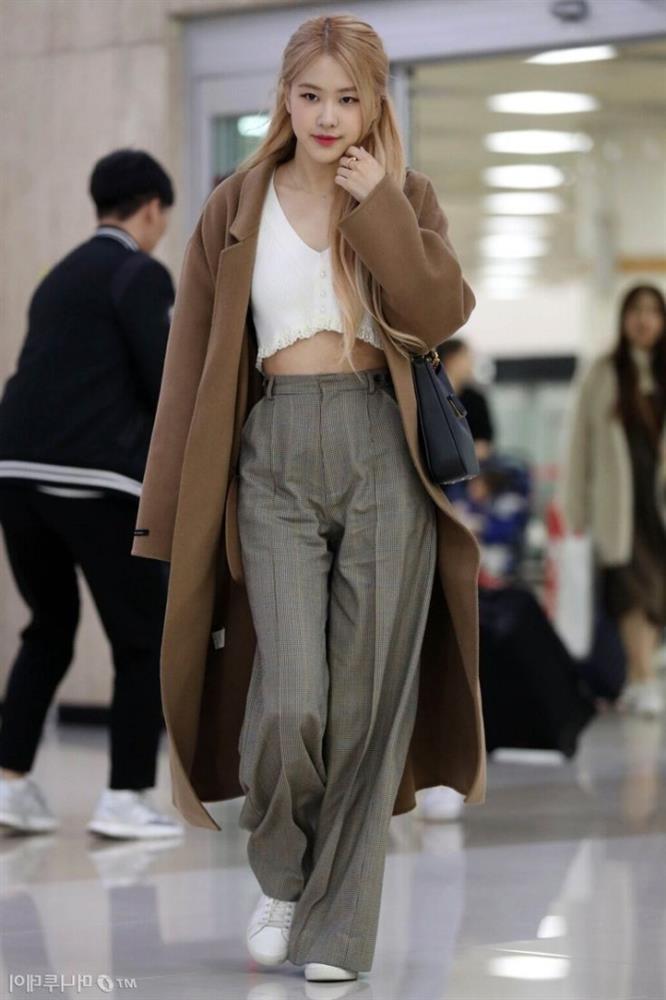 Mê cách Rosé diện quần vải ống rộng vào mùa đông: Cùng 1 kiểu nhưng biến hóa đa dạng-4