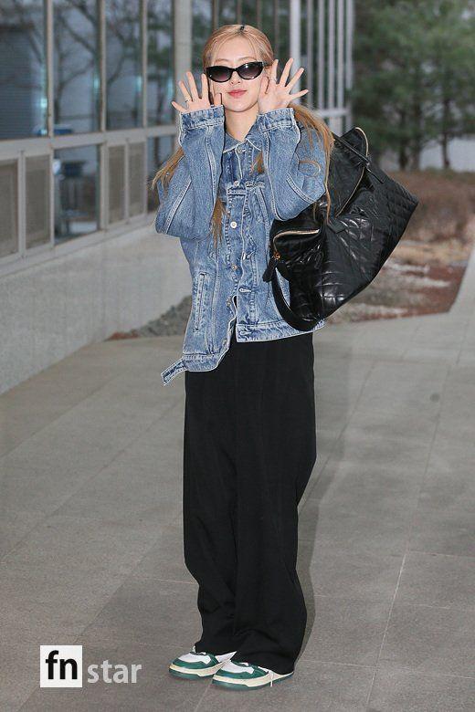 Mê cách Rosé diện quần vải ống rộng vào mùa đông: Cùng 1 kiểu nhưng biến hóa đa dạng-6