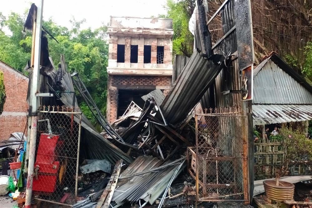Cháy nhà ở Vĩnh Long, 2 cha con tử vong-1