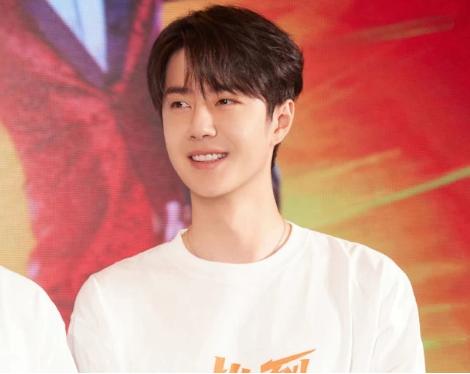 Vương Nhất Bác bị chê kém duyên khi phát ngôn trên thảm đỏ-3