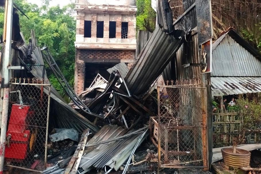 Cháy nhà 4 tầng ở Hà Nội, 5 người an toàn nhờ lối ra ban công-4