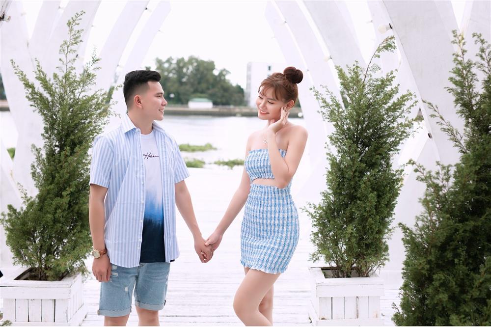 Chuyện tình chị em của shipper điển trai và cô gái TPHCM nghiện mua sắm-1