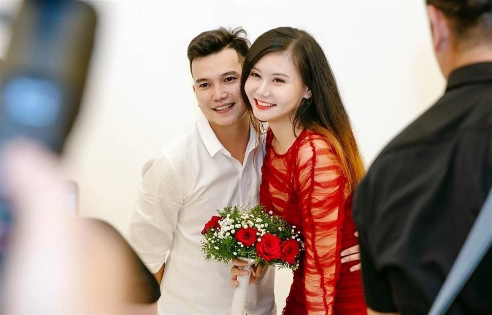 Chuyện tình chị em của shipper điển trai và cô gái TPHCM nghiện mua sắm-6