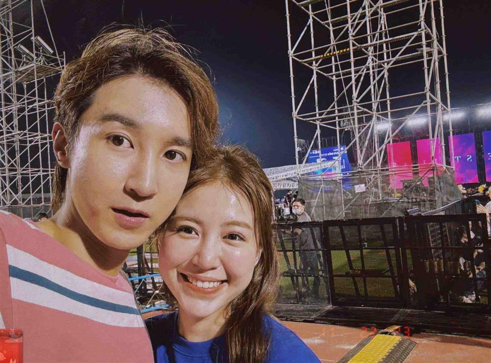 Hot girl Mẫn Tiên đi xem concert: Làn da căng bóng gây sốt-2