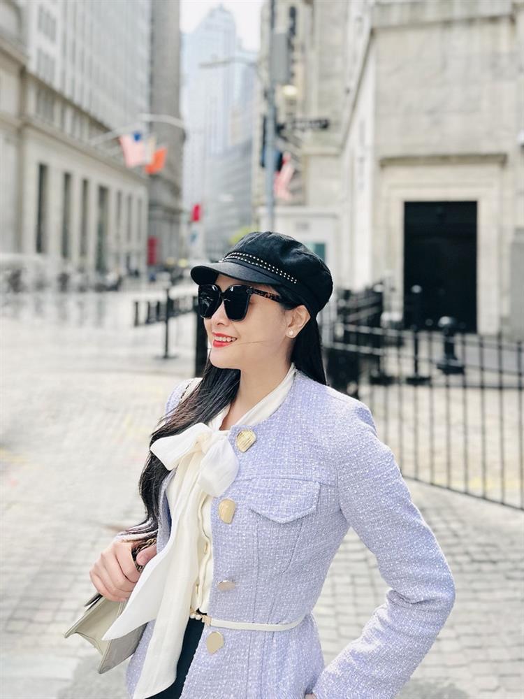 Nữ BTV xinh đẹp diện đồ đôi vi vu trời Tây cùng con gái-3