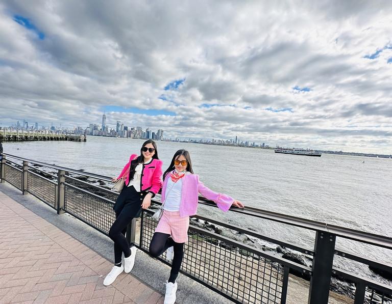 Nữ BTV xinh đẹp diện đồ đôi vi vu trời Tây cùng con gái-8