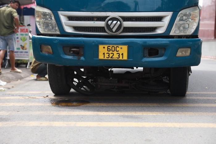 Xe máy tông nhau nát bét, 2 người tử vong-2