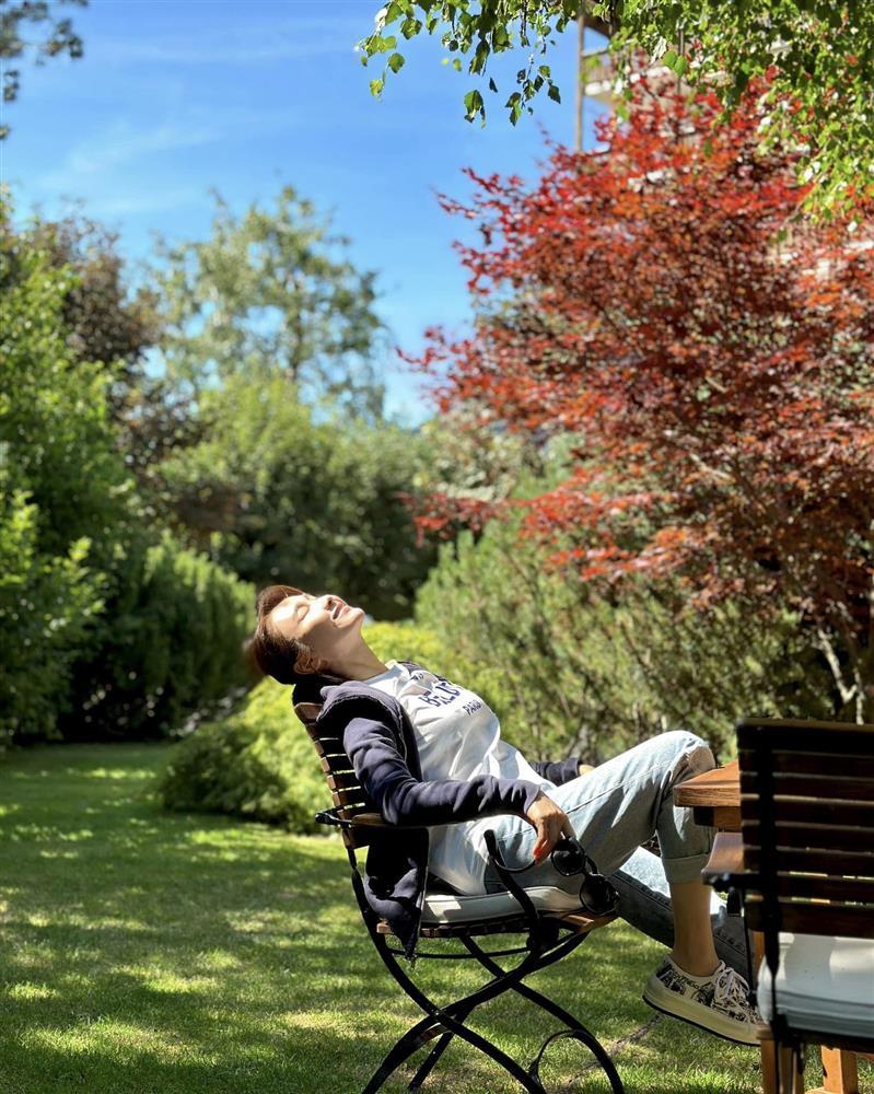 Được tỷ phú tàn tật si mê, Đệ nhất mỹ nhân TVB Lê Tư U60 vẫn trẻ đẹp mê hồn-7