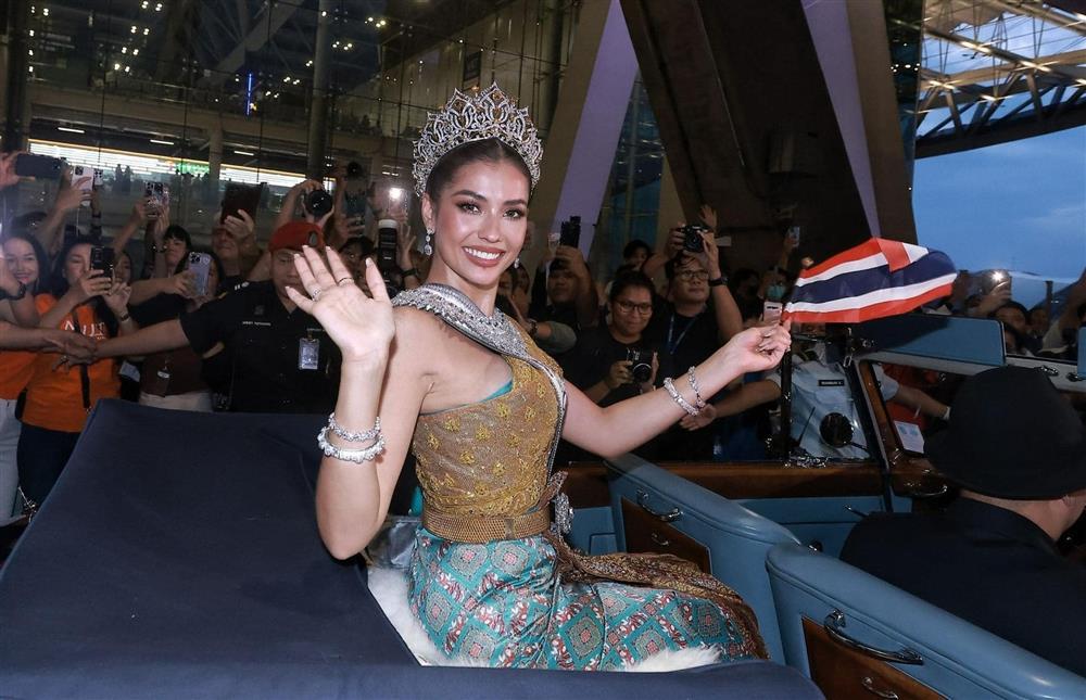 Hỗn loạn ở sân bay đón Á hậu Hoàn vũ trở về quê nhà-2