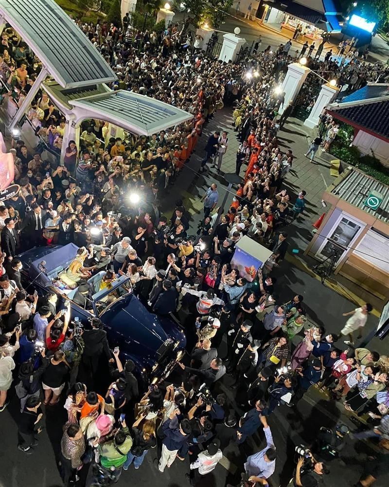 Hỗn loạn ở sân bay đón Á hậu Hoàn vũ trở về quê nhà-3