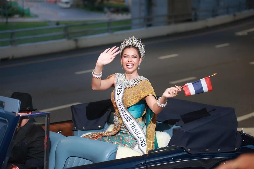 Hỗn loạn ở sân bay đón Á hậu Hoàn vũ trở về quê nhà-9