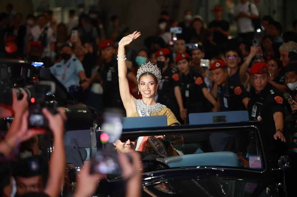 Hỗn loạn ở sân bay đón Á hậu Hoàn vũ trở về quê nhà-10