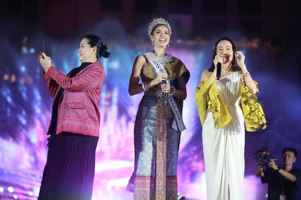 Hỗn loạn ở sân bay đón Á hậu Hoàn vũ trở về quê nhà-17