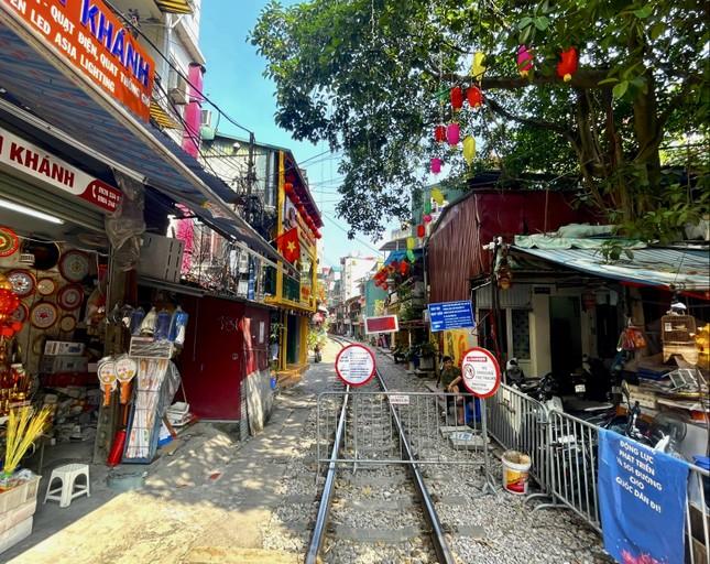 Khách thông chốt, cà phê đường tàu đông như chưa từng có lệnh cấm-2