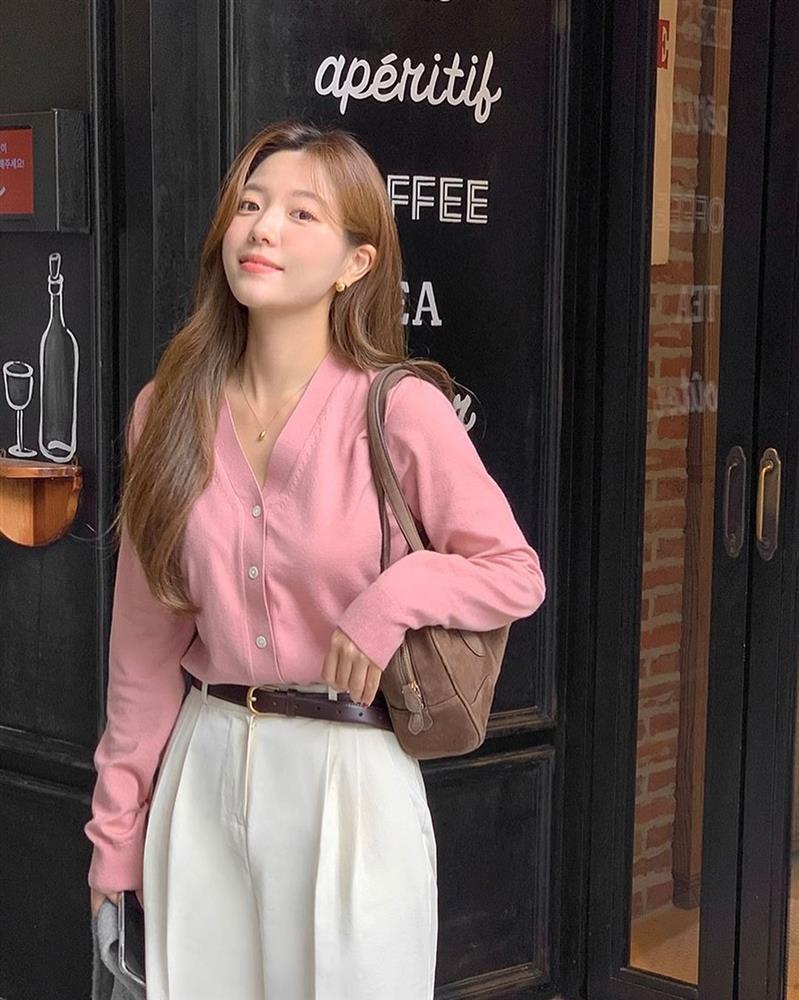 Gợi ý những set đồ màu nổi ưng mắt và trẻ trung trong mùa lạnh-7