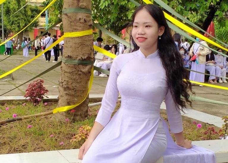 Bí mật của cô gái 18 tuổi có chiếc bụng không đáy, ăn một lúc 4kg thức ăn-2