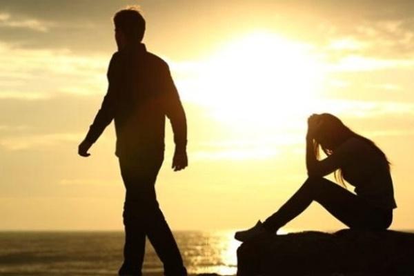 Mẹ khóc lóc, quỳ xuống xin tôi đừng ly hôn vợ-2