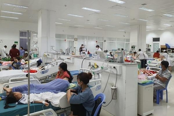 Ăn kẹo do bạn cùng lớp bán, 15 học sinh bị ngộ độc-2