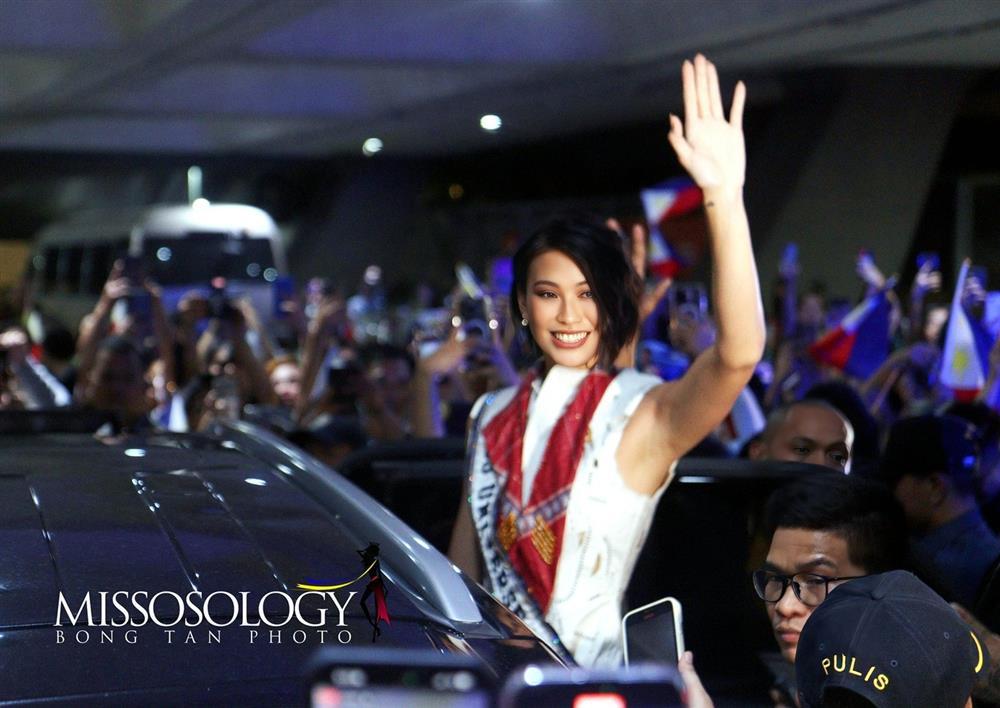 Biển người chào đón Hoa hậu Hoàn vũ Philippines về nước lúc nửa đêm-2