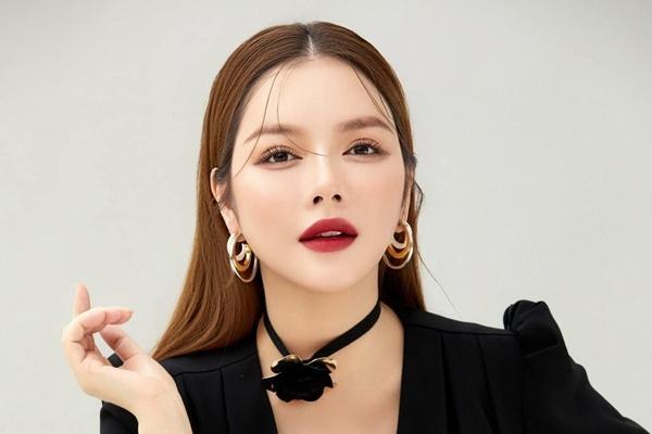 Nhà có xế xịn 40 tỷ đồng vẫn phải đi taxi đến sự kiện, Lý Nhã Kỳ còn gặp sự cố khó đỡ-7