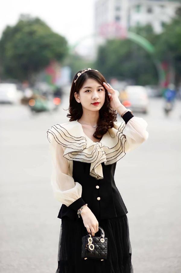 Con gái cầu thủ Văn Sĩ Thủy: Nhan sắc tuổi đôi mươi xinh như thế nào mà khán giả xôn xao?-8