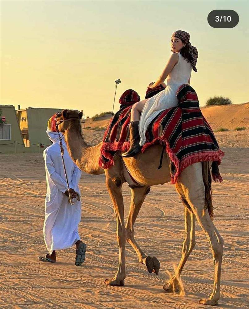 Chẳng sợ nắng, Chi Pu mặc quần ngắn đi sa mạc lộ chân trắng thon phát mê-3