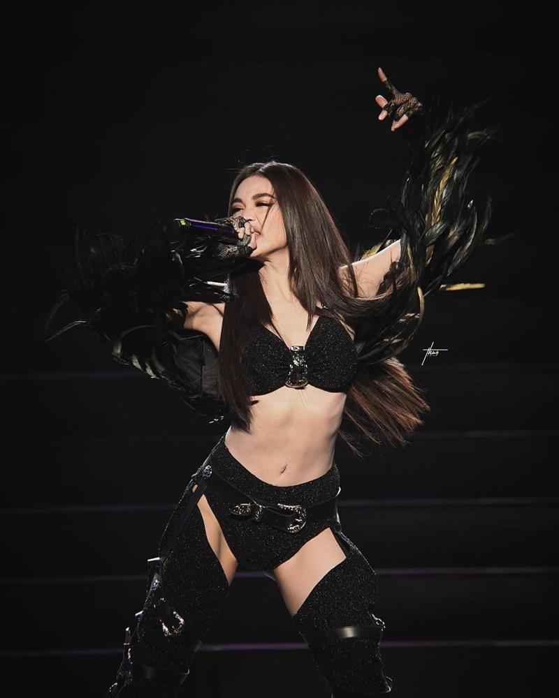 Hoa hậu Hòa bình Thái Lan bị chỉ trích diễn phản cảm-4