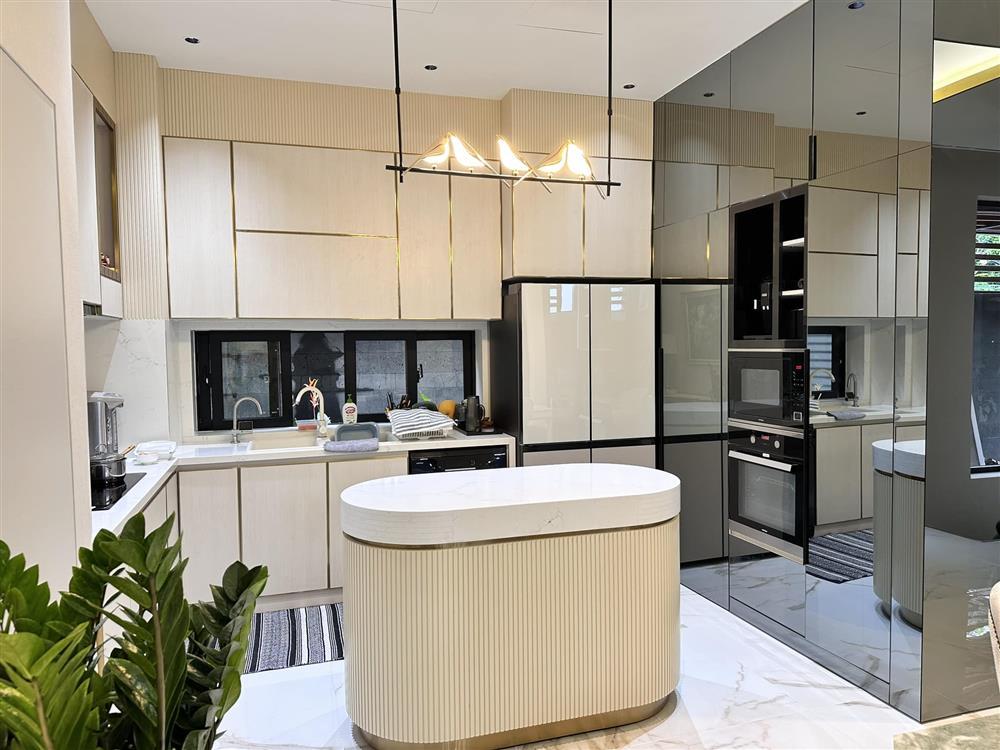 Không gian trong biệt thự 200m2 của vợ chồng Thúy Diễm - Lương Thế Thành-6