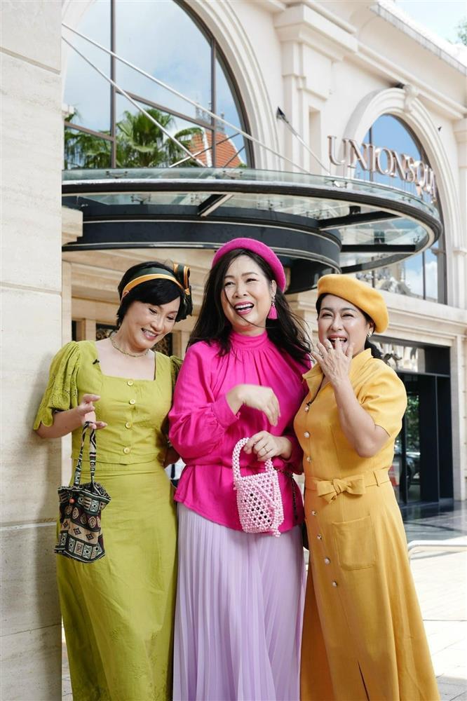 NSND Hồng Vân sau khi thay đổi sắc vóc: Tự tin yêu đời, được chồng khen trẻ-4