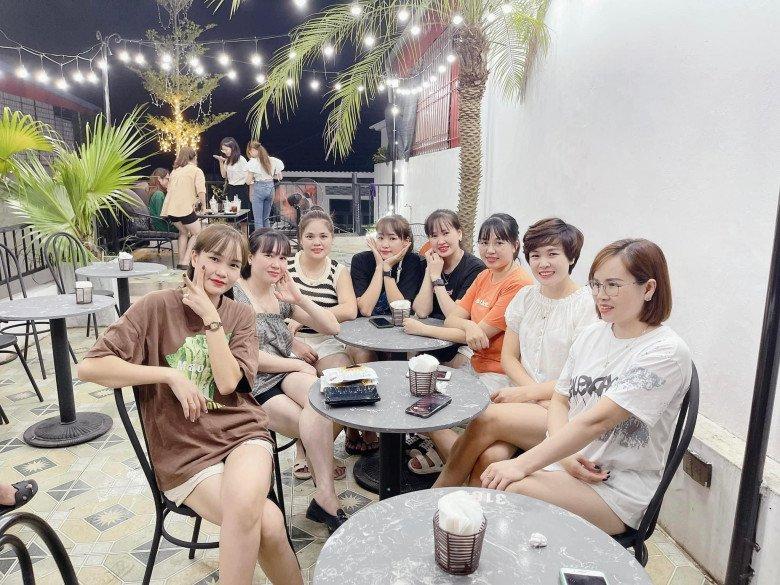 Hạnh phúc gia đình có 8 con gái: Thường xuyên tụ tập ăn uống nhà mẹ đẻ, dù vất vả nhưng không để con thất học-3