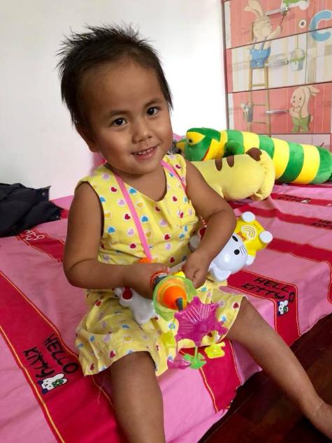 Em bé Mường Lát liệt 2 chân ngày nào sắp về quê, mẹ nuôi tâm sự: Có lẽ ý trời chúng ta chỉ nên dừng lại ở đây-2