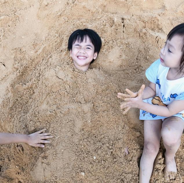 Em bé Mường Lát liệt 2 chân ngày nào sắp về quê, mẹ nuôi tâm sự: Có lẽ ý trời chúng ta chỉ nên dừng lại ở đây-5