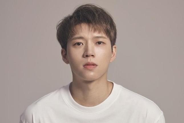 Ca sĩ 20 tuổi đột tử trong nhà vệ sinh-4