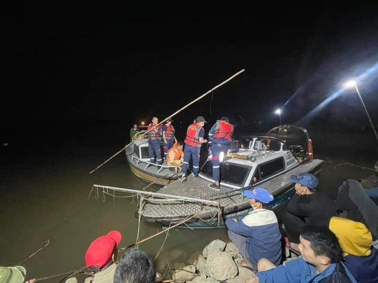 Tìm thấy thi thể 2 học sinh trượt chân ngã xuống sông ở Nam Định-1