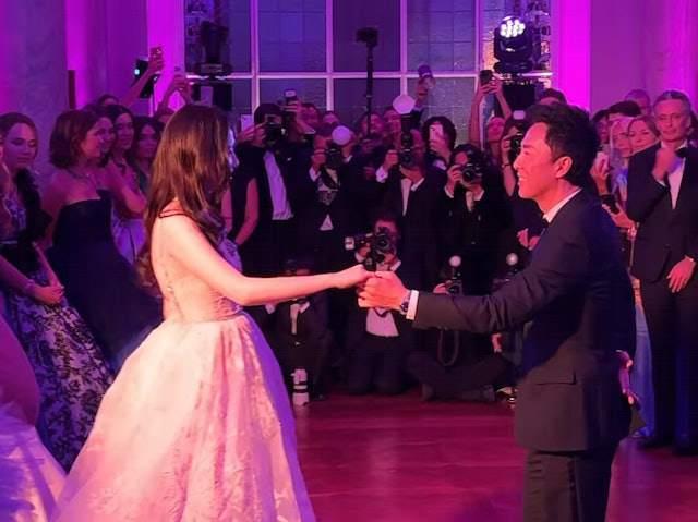 Chân Tử Đan và con gái cao 1m80 gây chú ý tại dạ tiệc xa hoa nhất hành tinh-3