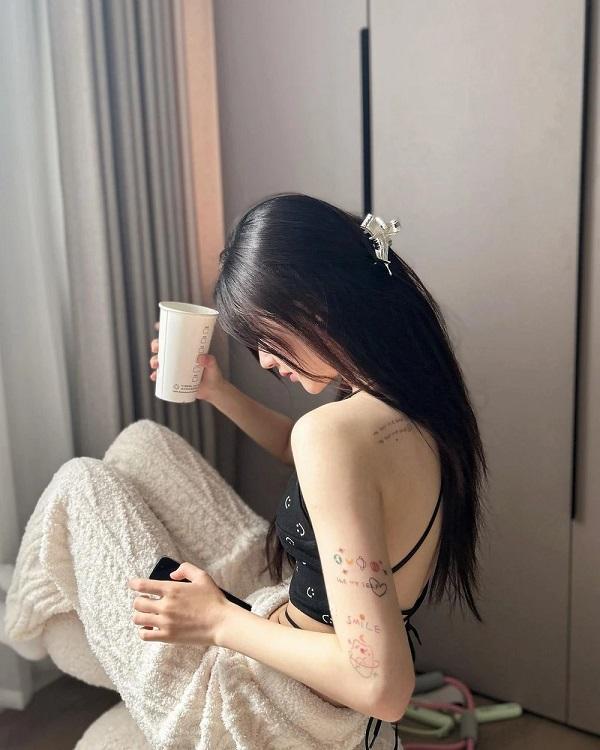 Triệu Lộ Tư khoe ảnh gợi cảm với loạt hình xăm dày đặc trên cơ thể-2