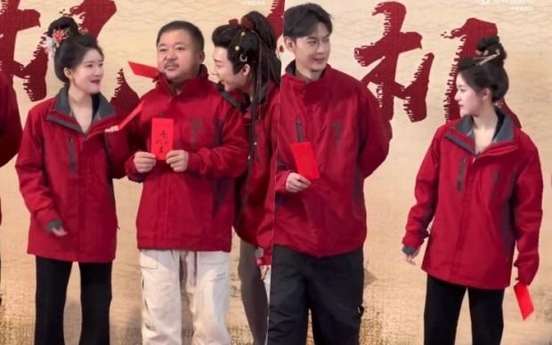 Triệu Lộ Tư khoe ảnh gợi cảm với loạt hình xăm dày đặc trên cơ thể-6