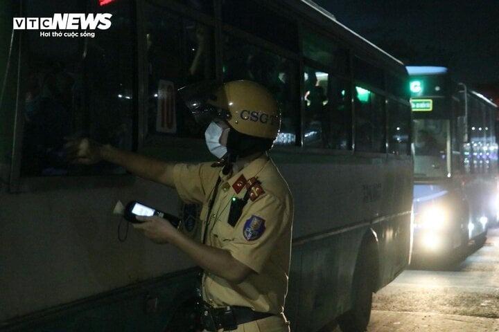 Tài xế xe buýt vi phạm nồng độ cồn: ‘Tôi uống bia cho dễ ngủ’-1