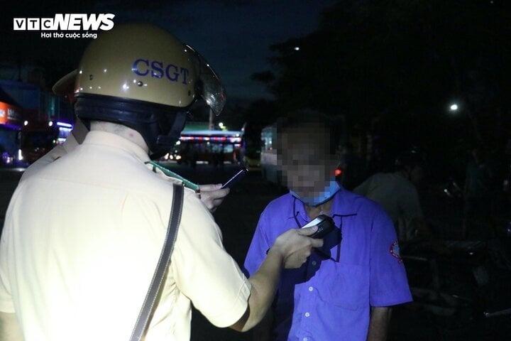 Tài xế xe buýt vi phạm nồng độ cồn: ‘Tôi uống bia cho dễ ngủ’-2