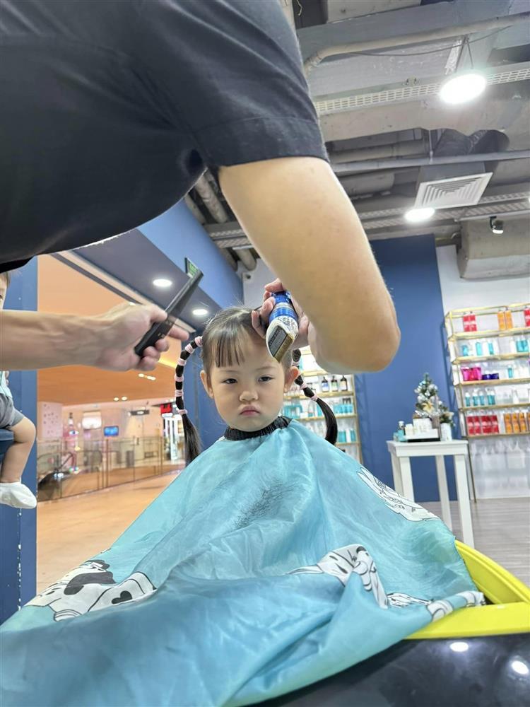 Cường Đô La thích thú flex khoảnh khắc đáng yêu của 2 nhóc tì, cộng đồng mạng bình luận ‘sao y bản chính’-2