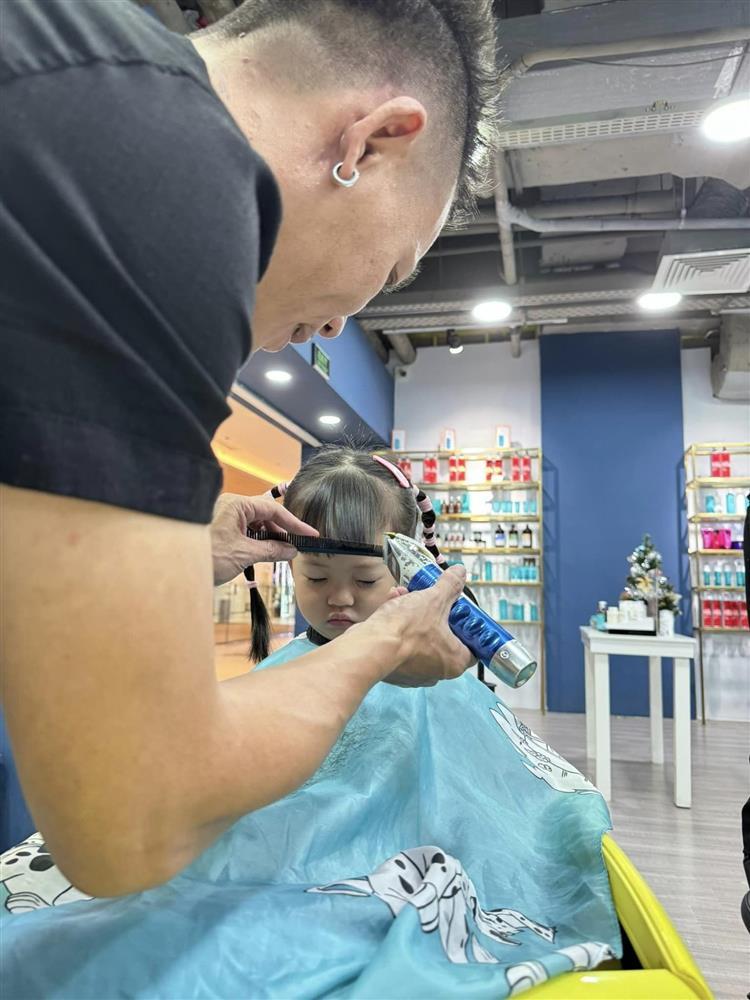 Cường Đô La thích thú flex khoảnh khắc đáng yêu của 2 nhóc tì, cộng đồng mạng bình luận ‘sao y bản chính’-4