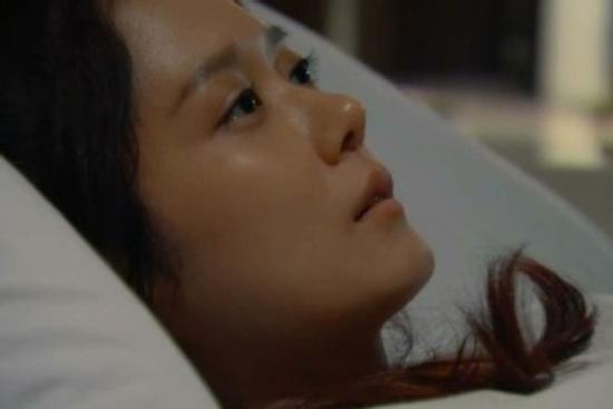 Vợ ngất xỉu lúc nửa đêm, chồng vẫn đi chơi đến sáng mới về