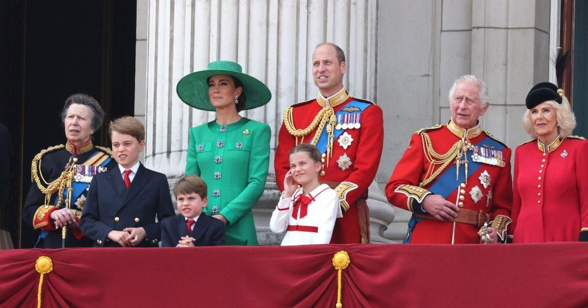 Cuốn sách bêu xấu Hoàng gia Anh bị chỉ trích gay gắt-1