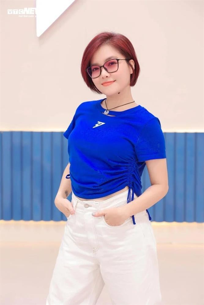 Sau hành động chỉ thẳng mặt Tú Vi ở show Chị đẹp, trưởng nhóm Mắt Ngọc nói gì?-3