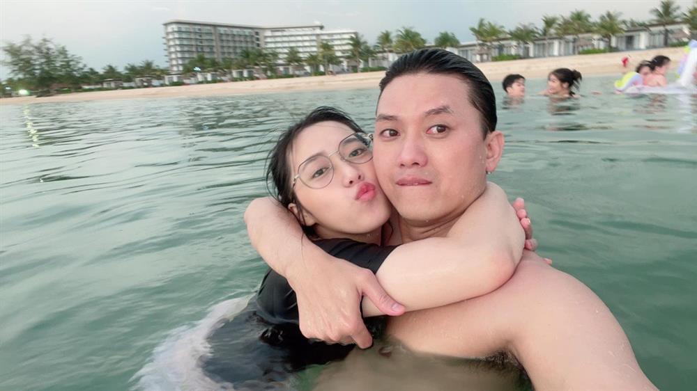 Quách Ngọc Tuyên lấy vợ kém 16 tuổi: Có 2 con, bà xã vẫn còn ham chơi-8