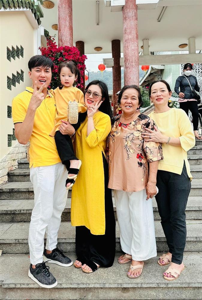 Quách Ngọc Tuyên lấy vợ kém 16 tuổi: Có 2 con, bà xã vẫn còn ham chơi-10