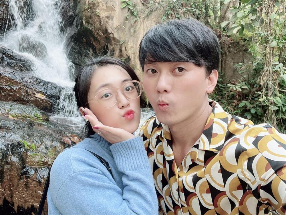 Quách Ngọc Tuyên lấy vợ kém 16 tuổi: Có 2 con, bà xã vẫn còn ham chơi-12